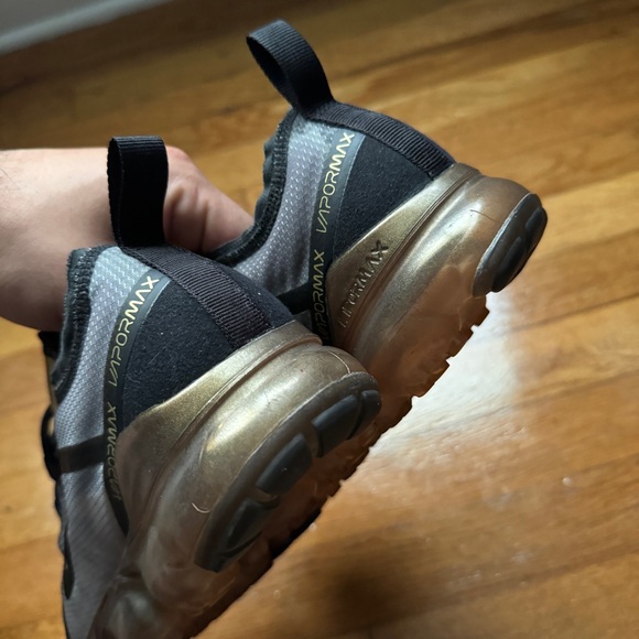 Nike Air VaporMax 2019 Black Metallic Gold - Picture 4 of 8